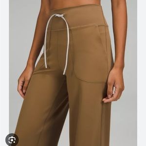 Lululemon “Throw back” Still pants in Artifact size 8.